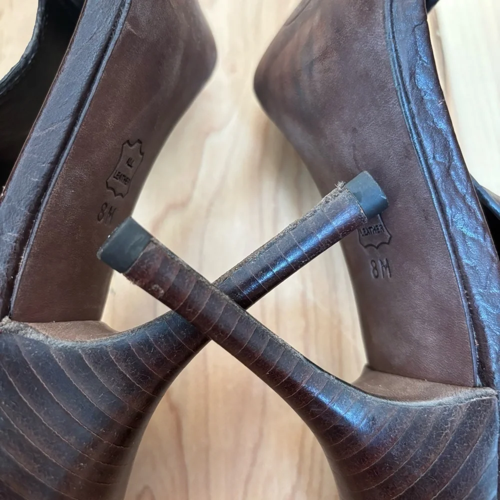 Tory Burch Leather T-Strap Dark Brown Gold Zip High Heels Pumps Sandals